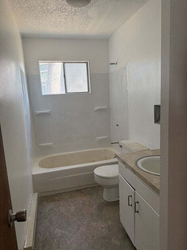 Photo - 1430 NW Deane St Unit #3