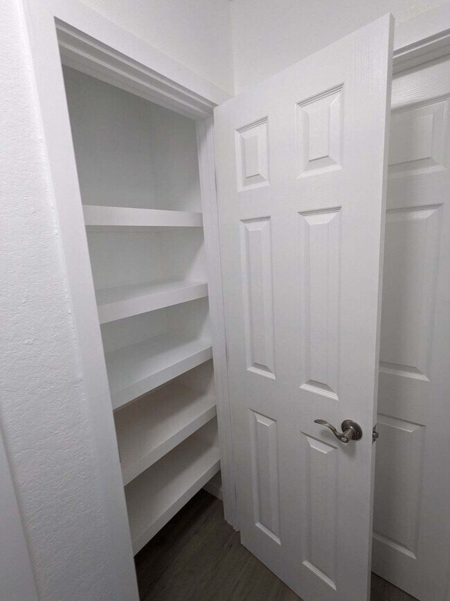 Photo - 2 Bedroom 1 Bath Townhouse w/ 1 Parking Stall.