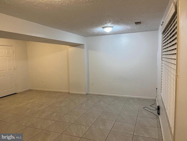 Photo - 14684 Cloverdale Rd