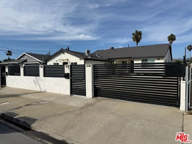 Building Photo - 11243 Lull St