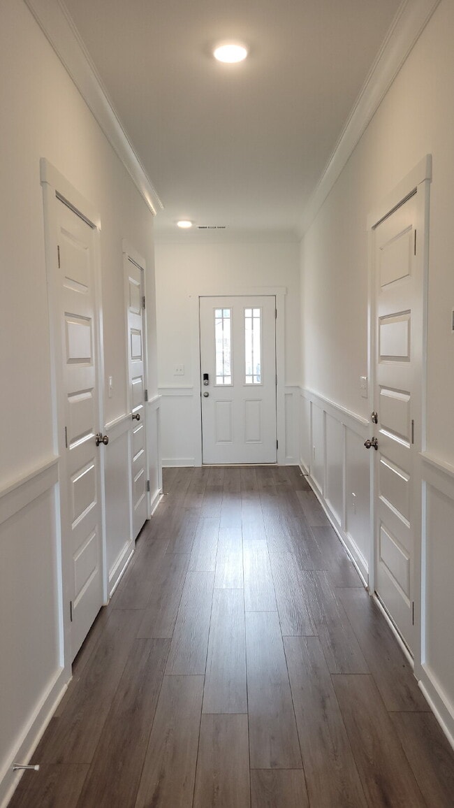 Photo - "Charming 3-Bed Oasis with Granite Elegance on Discovery Point Drive!"