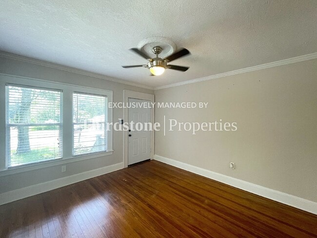 Photo - 725 Cherokee St