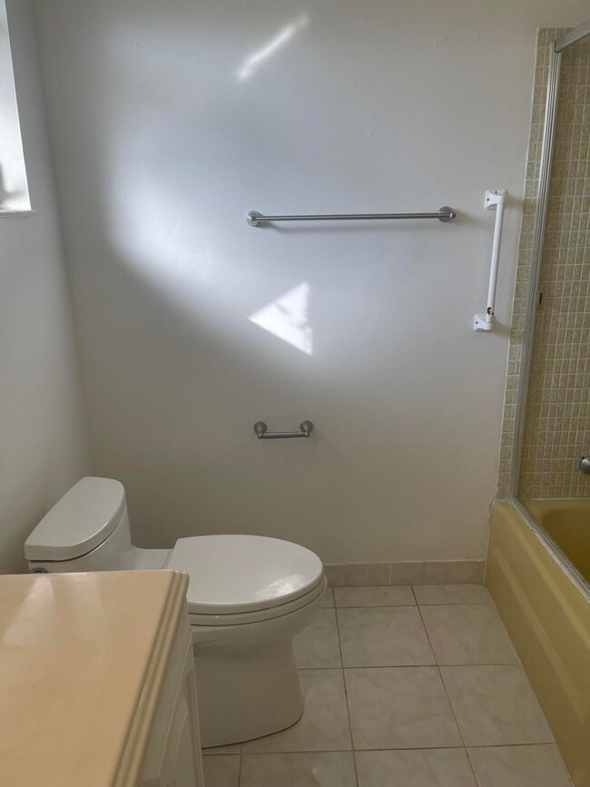 Photo - 2676 Dudley Dr E Unit B