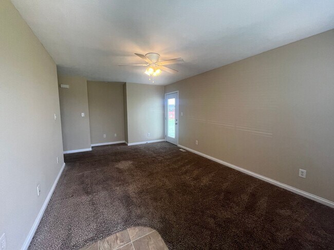 Photo - 305 Kenlee Cir Unit Apt B