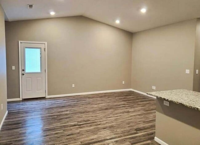 Photo - 454 S Longbranch Dr