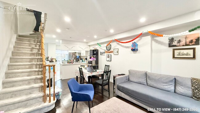 Photo - 1635 Pickering Pky