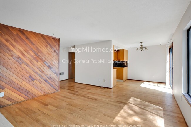 Two Bedroom, Charming Townhouse In the Hea... - Two Bedroom, Charming Townhouse In the Hea... Unit 3232 SE 2nd Street