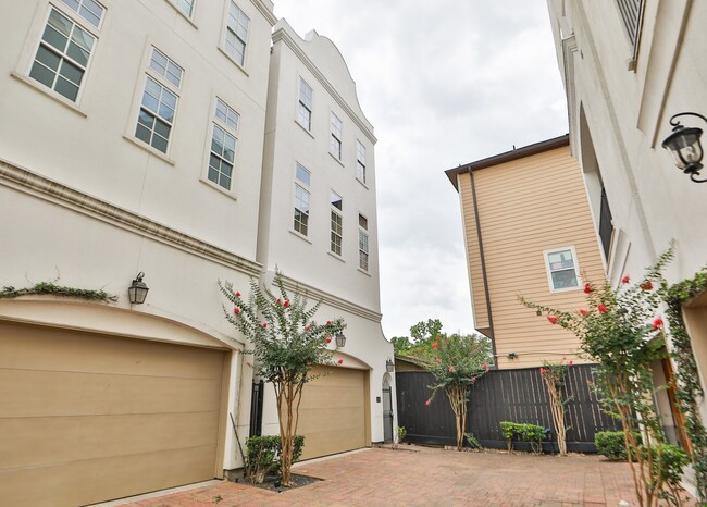 Photo - 1250 W 23rd St