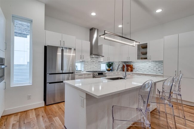 Photo - 3 Bed 3 Bath Townhome - Gated Community & Downtown Views! Lower Greenville area