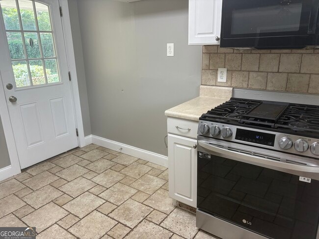 Photo - 2829 Maple Rd SE