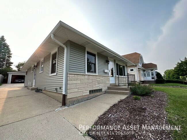 Wondeful Single Family Home in West Allis - Wondeful Single Family Home in West Allis