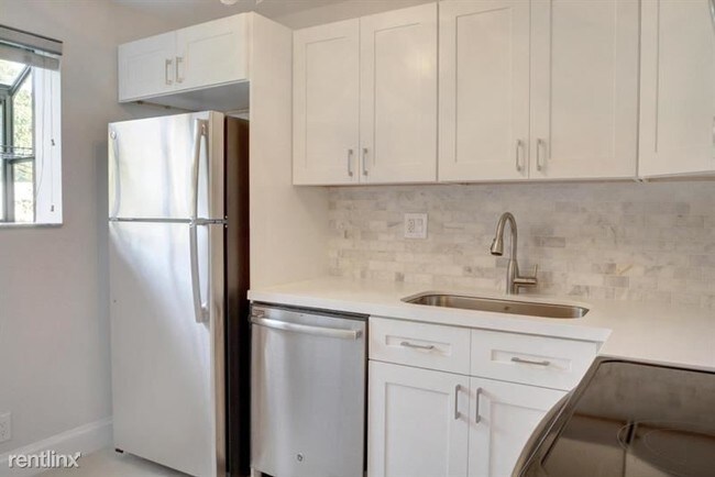 Photo - 703 Gardens Dr