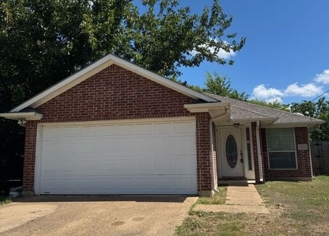 Building Photo - 3/2 just minutes from TAMU campus Rental
