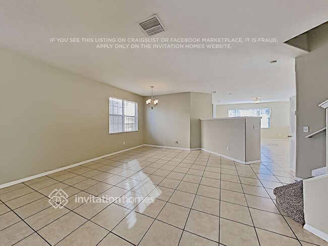 Photo - 325 Vine Cliff St