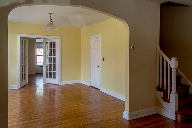 Building Photo - 401 Elrino St Rental