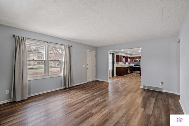 Photo - WELCOME HOME! AVAILABLE NOW!