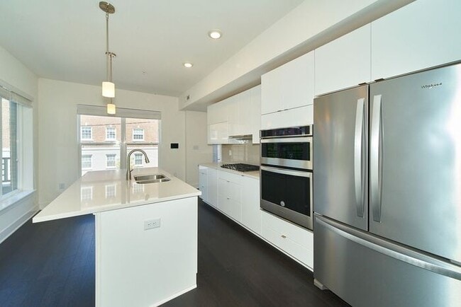 Photo - Sweet 2 Bed 2 Full Bath Downtown Indy Condo with Balcony Views!