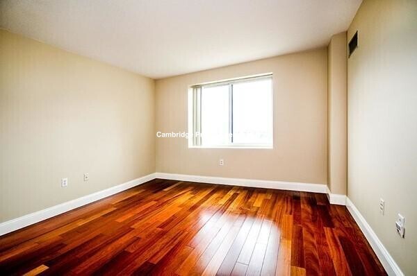 Photo - 8 Museum Way