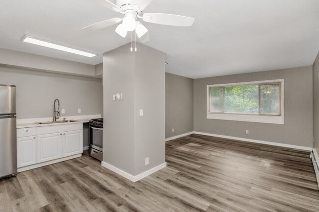 Building Photo - Beautiful updated Main-Level Unit 3 Rental