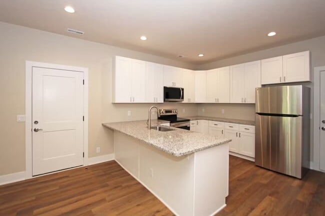 Photo - 841 W Burnham St