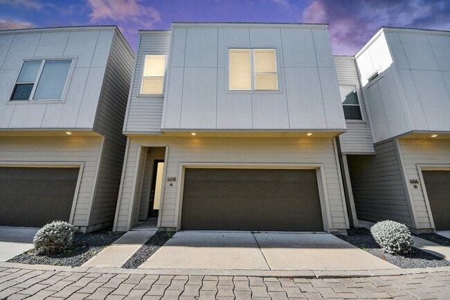 Building Photo - 608 Thornton Rd