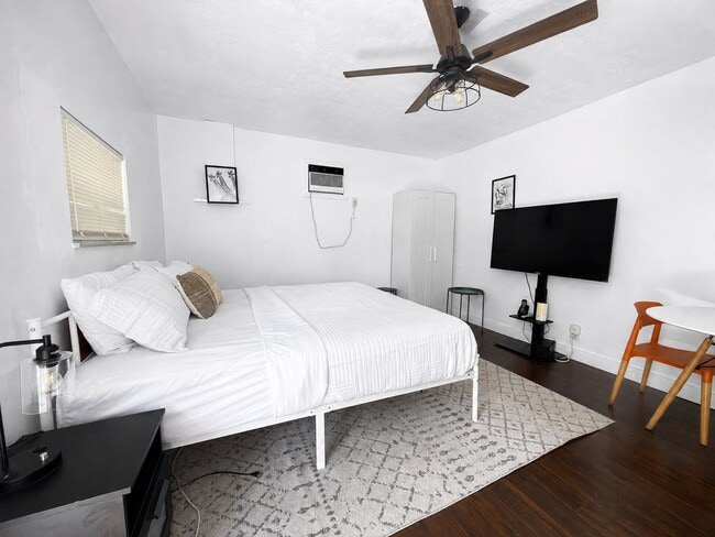 Photo - 854 SW 11th Ct Unit B