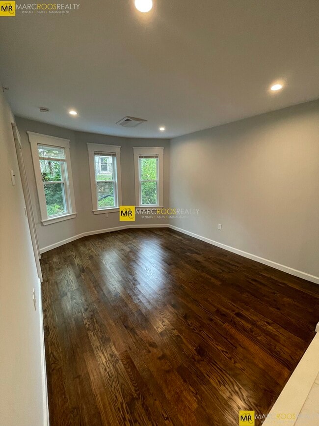 33 Raymond Ave Unit 2