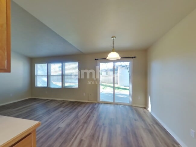 Photo - 585 N Katie Way