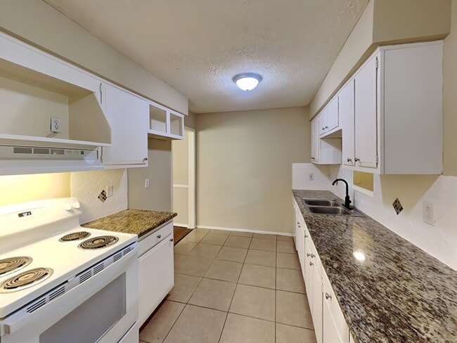 Photo - 16627 Blackhawk Blvd
