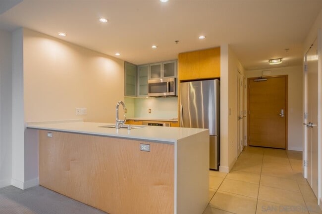 Photo - Beautiful 1Br/1Ba Downtown San Diego Condo In High-rise! Water Included! With Parking, Gym, Pool,...