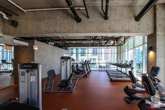 Photo - 502 E Illinois St Unit 1812