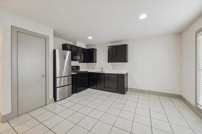 Photo - 4300 Rosslyn Rd