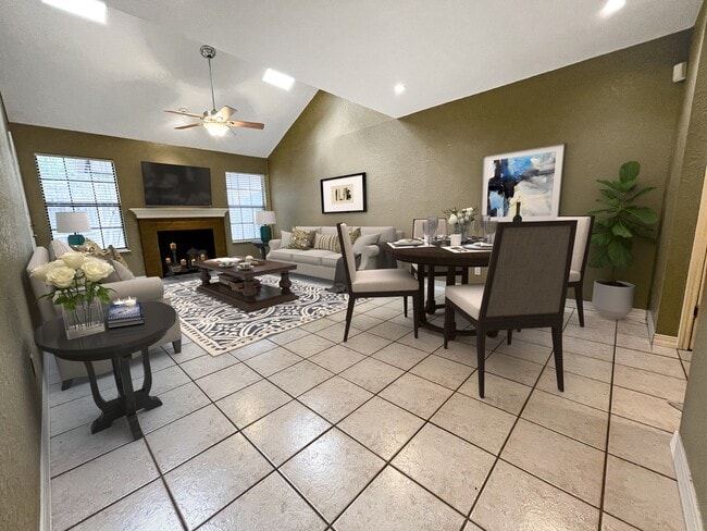 Sala y comedor - 6445 Brookway Dr