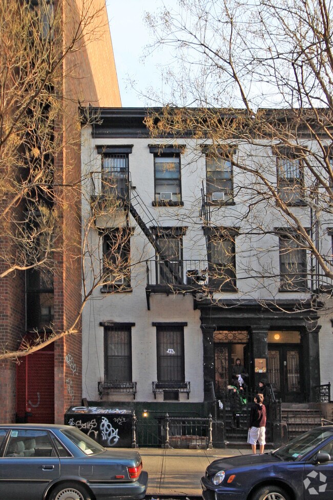 Photo - 285 E 3rd St