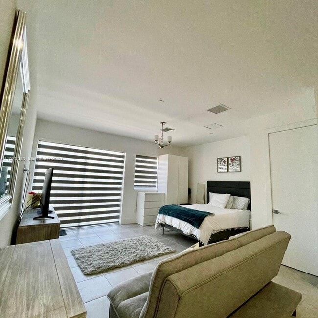 Photo - 1045 NE 18th Ave Unit 304