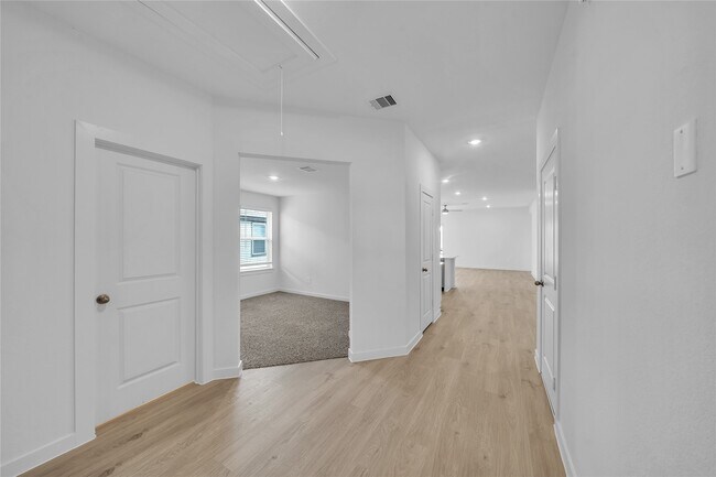 Photo - 30715 Wicklow Gdns Dr