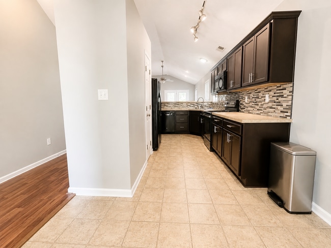Photo - 10417 Leven Blvd