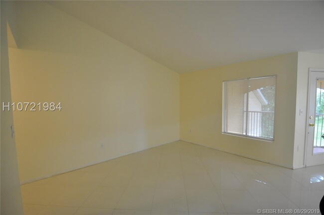 Photo - 2405 NW 33rd St Unit 1216