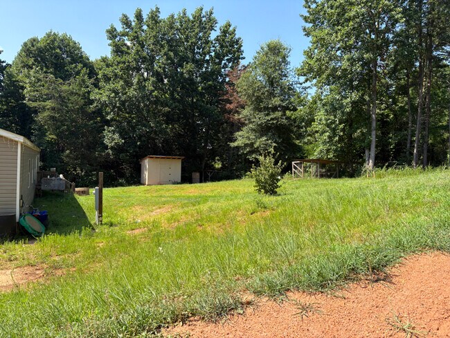 Photo - 208 Daily Rd