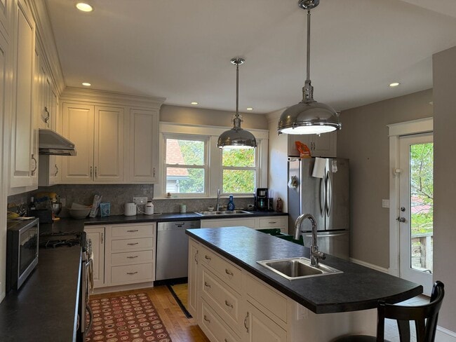 Photo - Sunny Bungalow in Willard Square