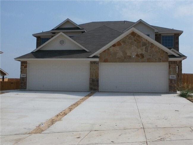 Building Photo - 5001 Sanger Cir Dr Rental