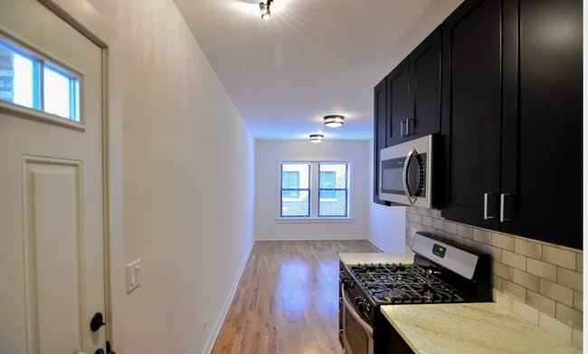 Building Photo - 2209 W Eastwood Ave Unit 2N