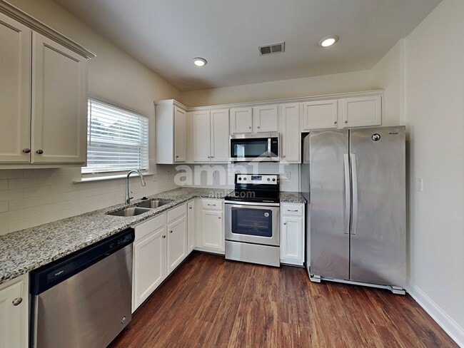 Photo - 8138 Willowbank Way