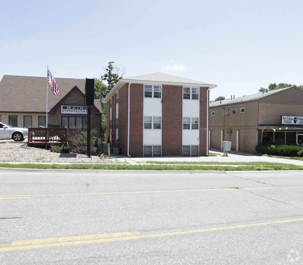 Photo - 4320 S 48th St Apartments