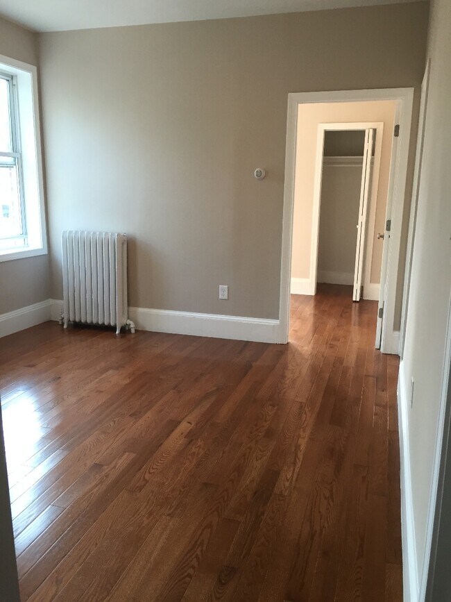 Photo - 241 Maverick St Unidad 2