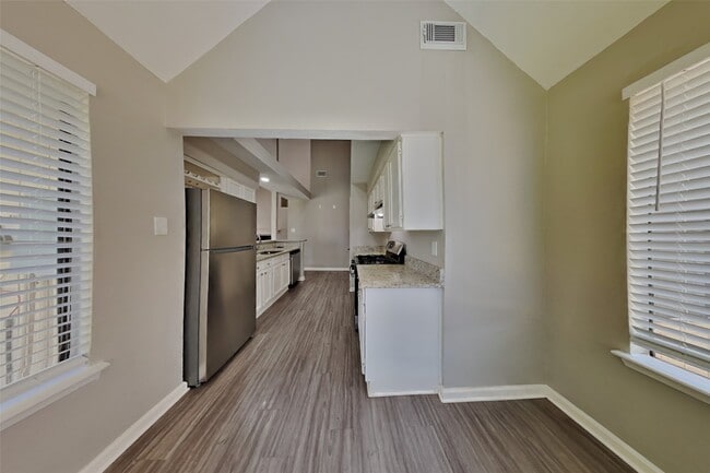 Photo - 7323 Livery Ln