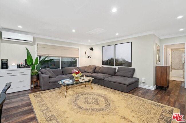 Photo - 960 Larrabee St Unit 105