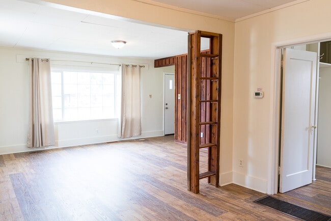 Photo - 1060 SW 5th Ave