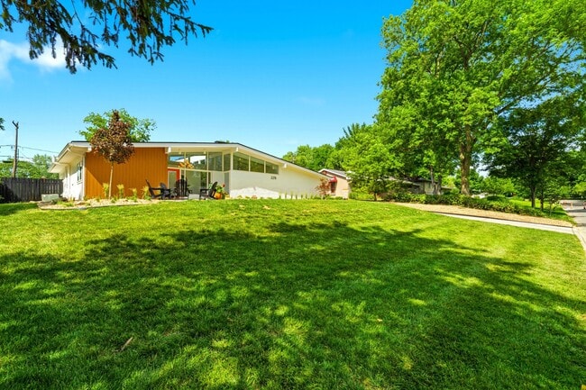 Photo - 2276 Johnston Rd
