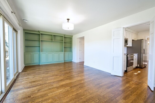 Photo - 420 Linkhorn Dr